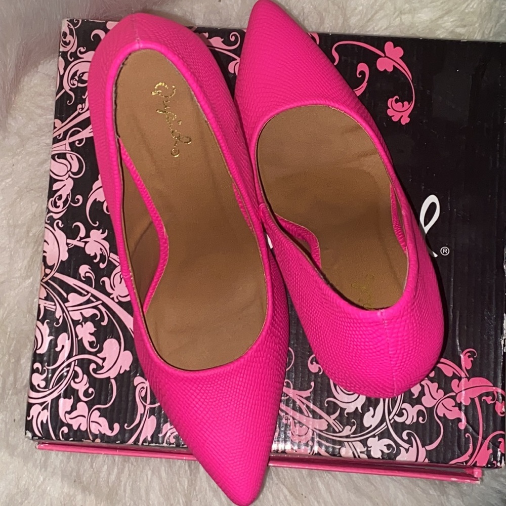 Shoes - Picture 4 of 4